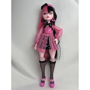 Monster High Draculaura Doll 2021 Mattel Pink Black Hair Heart Dress